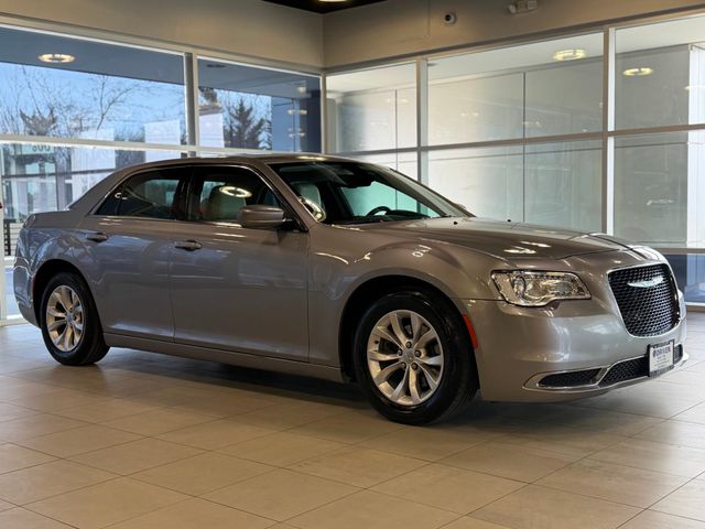 2015 Chrysler 300 4dr Sedan Limited RWD - 22999609 - 5