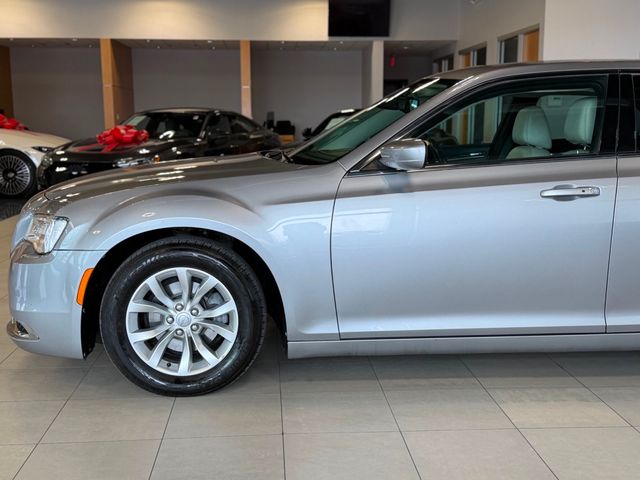 2015 Chrysler 300 4dr Sedan Limited RWD - 22999609 - 7