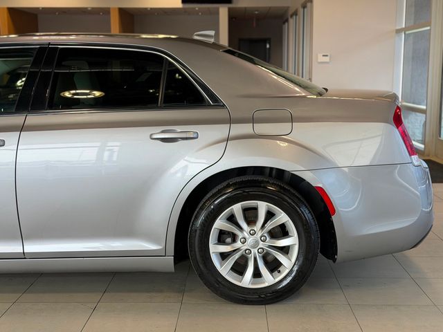 2015 Chrysler 300 4dr Sedan Limited RWD - 22999609 - 8