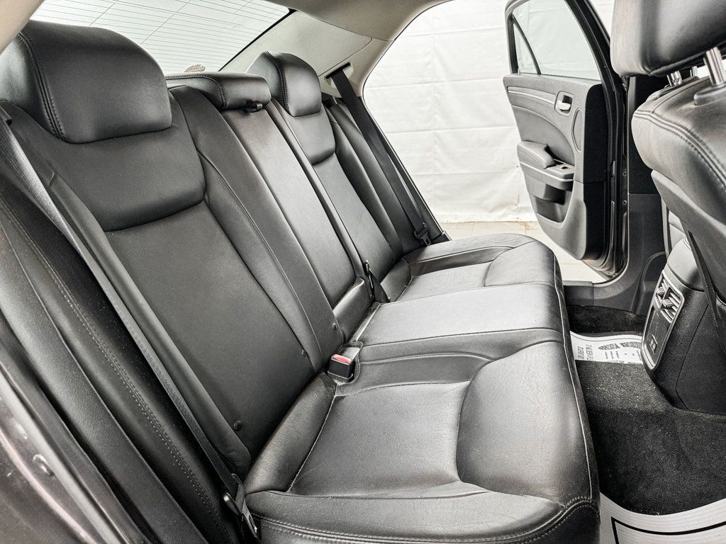 2015 Chrysler 300 Limited photo 10