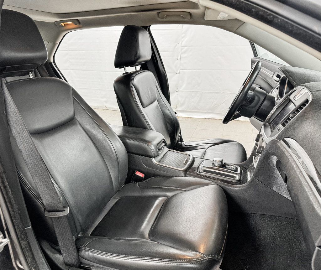 2015 Chrysler 300 Limited photo 11