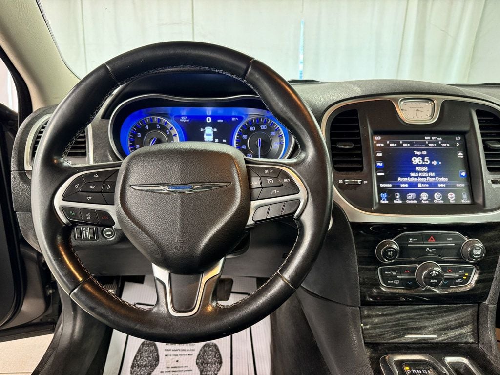 2015 Chrysler 300 Limited photo 13