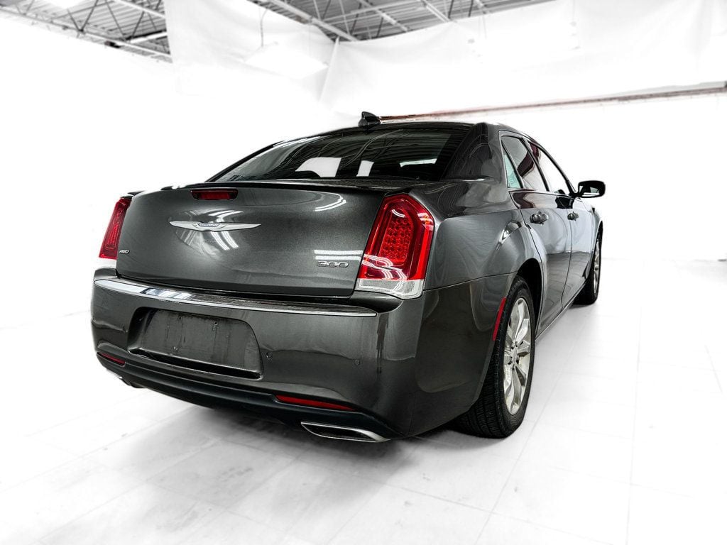 2015 Chrysler 300 Limited photo 5