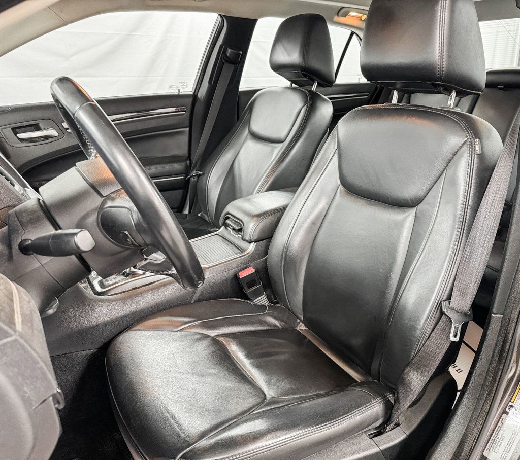 2015 Chrysler 300 Limited photo 8