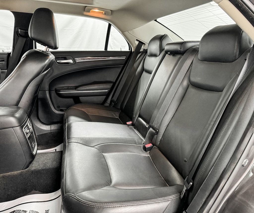 2015 Chrysler 300 Limited photo 9