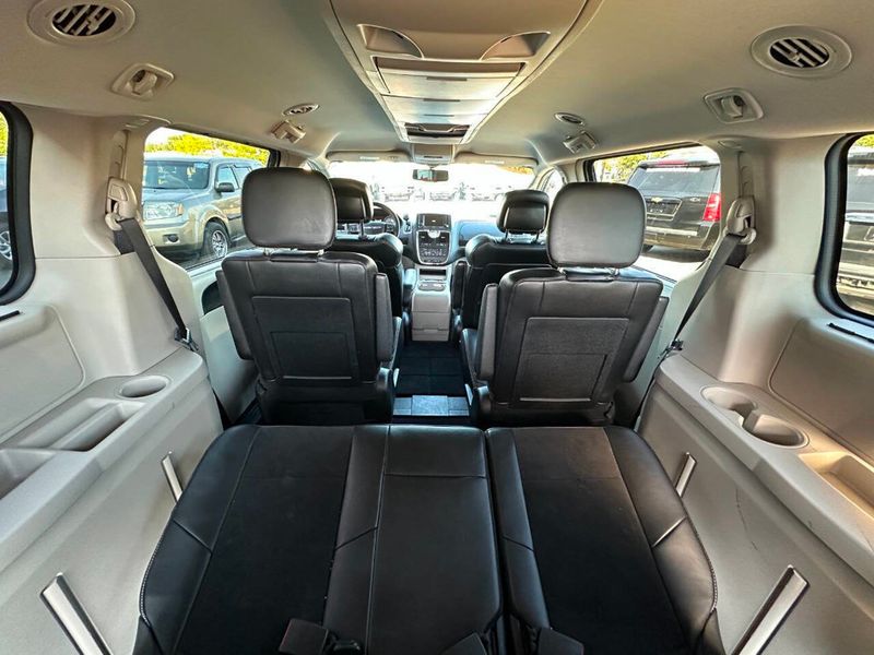 2015 Chrysler Town & Country 4dr Wagon Limited - 22925111 - 19