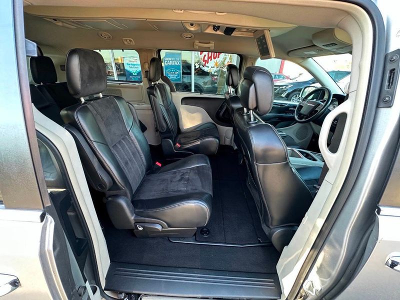 2015 Chrysler Town & Country 4dr Wagon Limited - 22925111 - 21