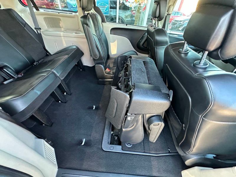 2015 Chrysler Town & Country 4dr Wagon Limited - 22925111 - 25