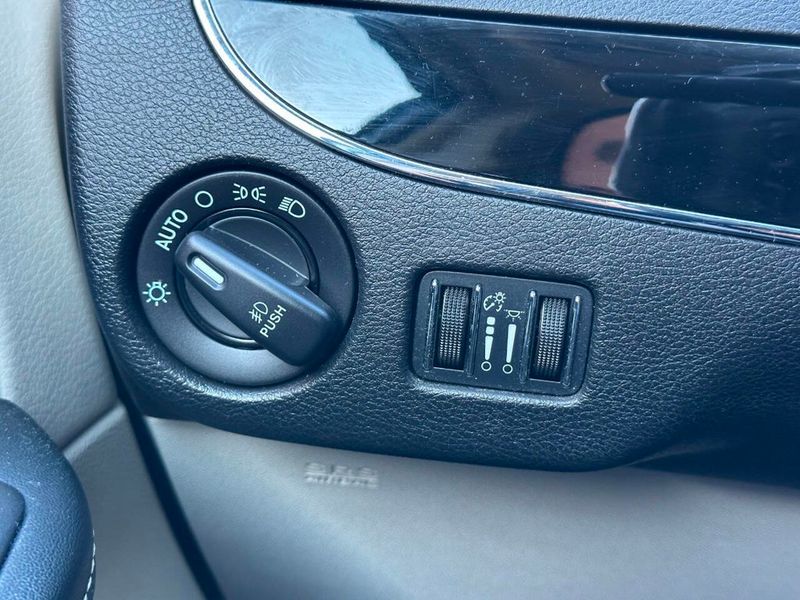 2015 Chrysler Town & Country 4dr Wagon Limited - 22925111 - 37