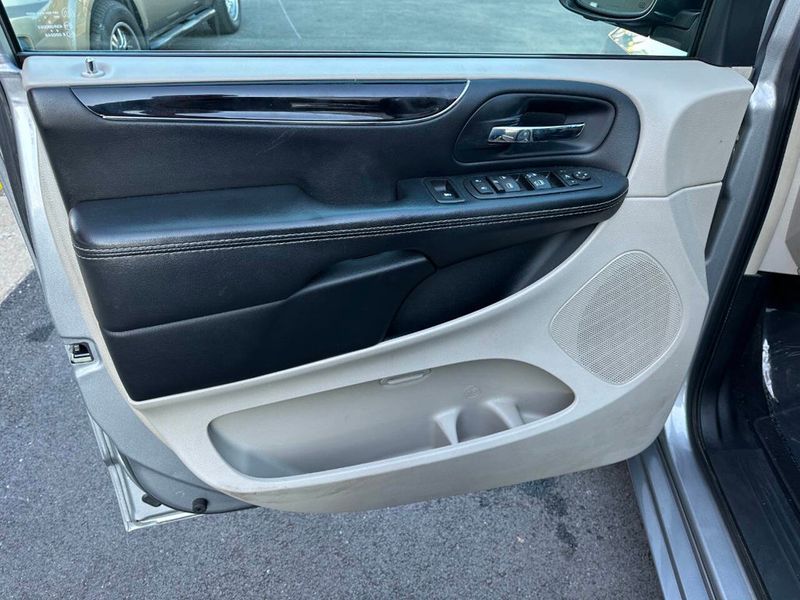 2015 Chrysler Town & Country 4dr Wagon Limited - 22925111 - 8