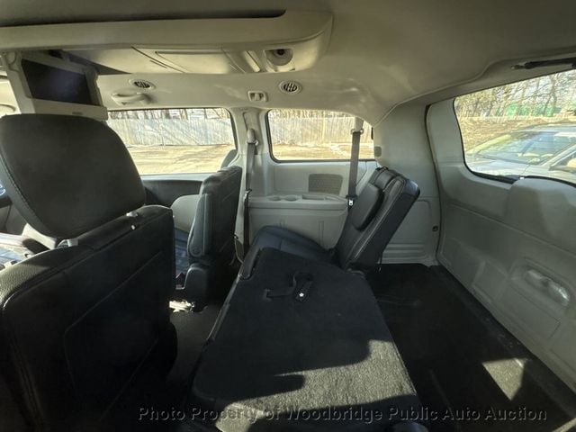 2015 Chrysler Town & Country 4dr Wagon Touring - 22980712 - 8