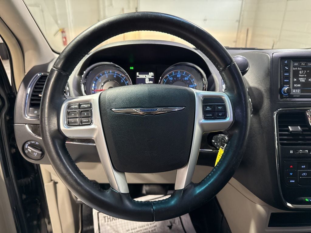 2015 Chrysler Town & Country 4dr Wagon Touring - 23002443 - 12
