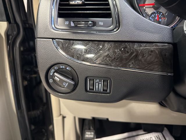2015 Chrysler Town & Country 4dr Wagon Touring - 23002443 - 15