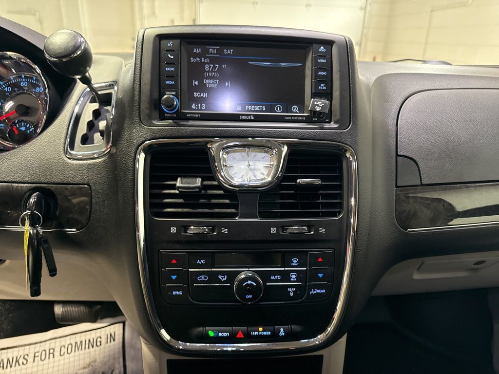 2015 Chrysler Town & Country 4dr Wagon Touring - 23002443 - 18