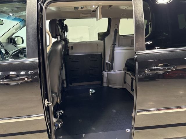 2015 Chrysler Town & Country 4dr Wagon Touring - 23002443 - 25