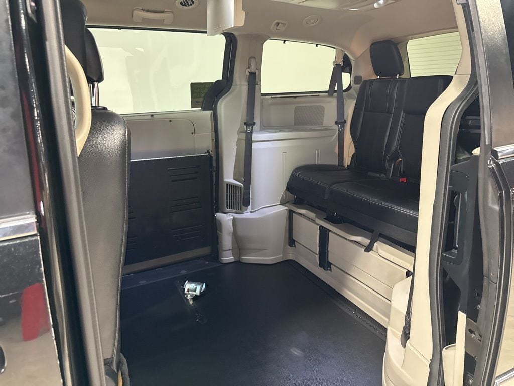 2015 Chrysler Town & Country 4dr Wagon Touring - 23002443 - 26