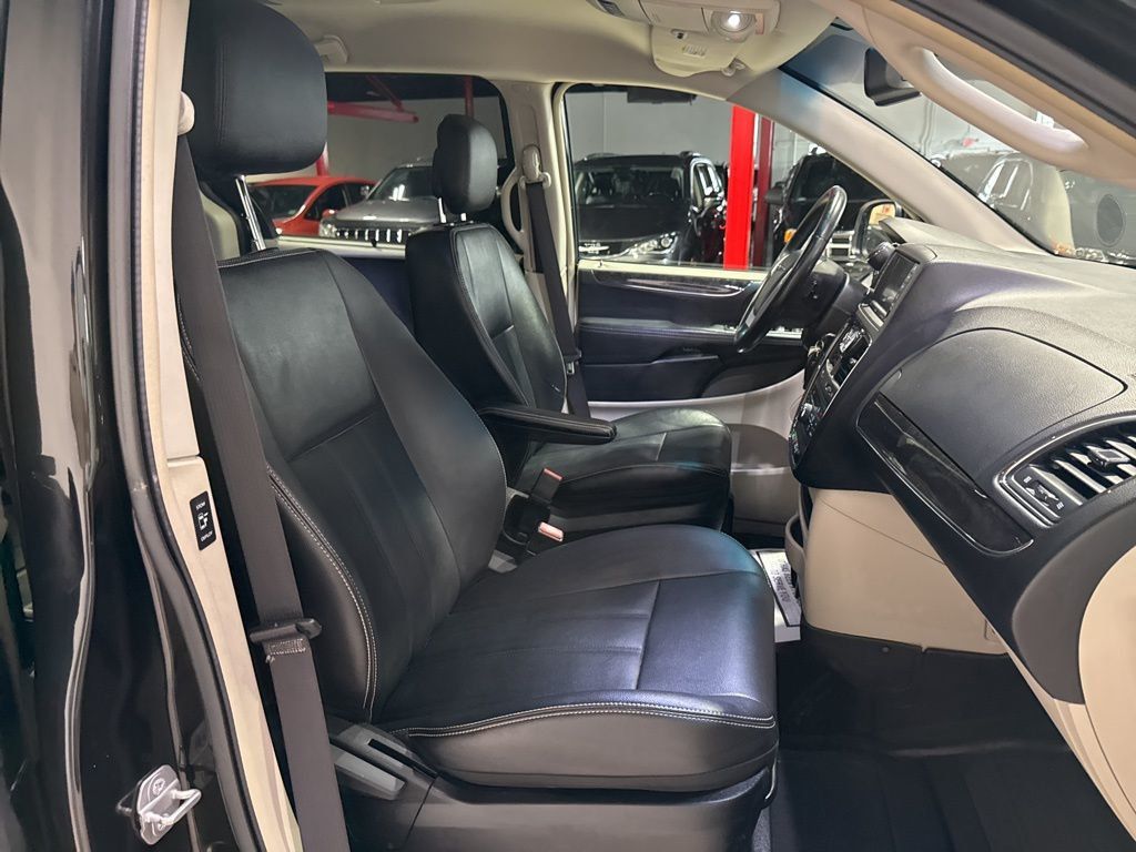 2015 Chrysler Town & Country 4dr Wagon Touring - 23002443 - 41