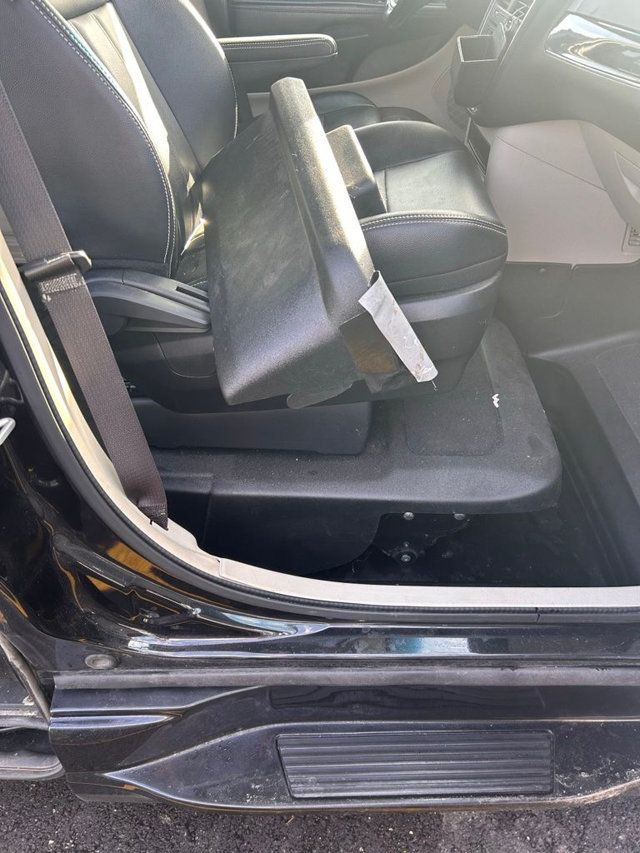 2015 Chrysler Town & Country 4dr Wagon Touring - 23002443 - 5