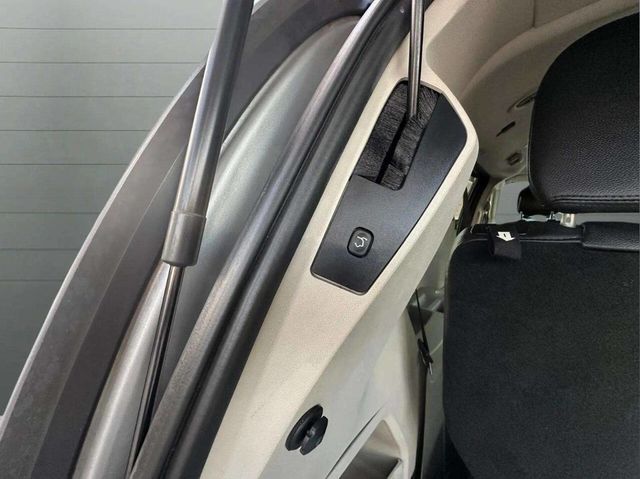 2015 Chrysler Town & Country 4dr Wagon Touring - 22937883 - 11