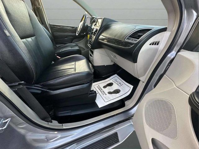 2015 Chrysler Town & Country 4dr Wagon Touring - 22937883 - 13
