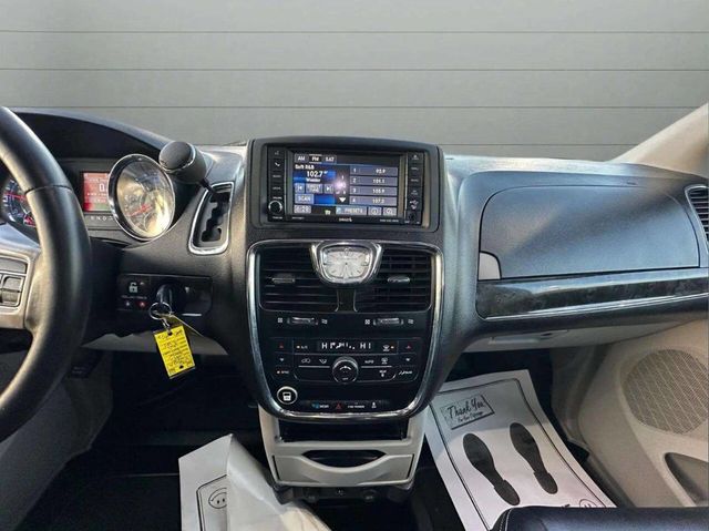 2015 Chrysler Town & Country 4dr Wagon Touring - 22937883 - 32