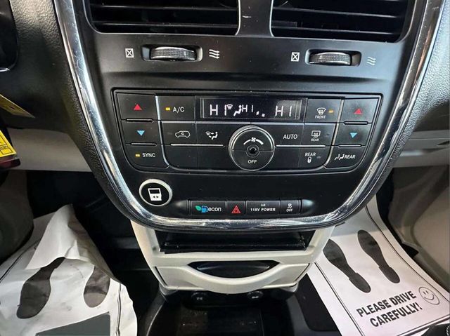 2015 Chrysler Town & Country 4dr Wagon Touring - 22937883 - 35