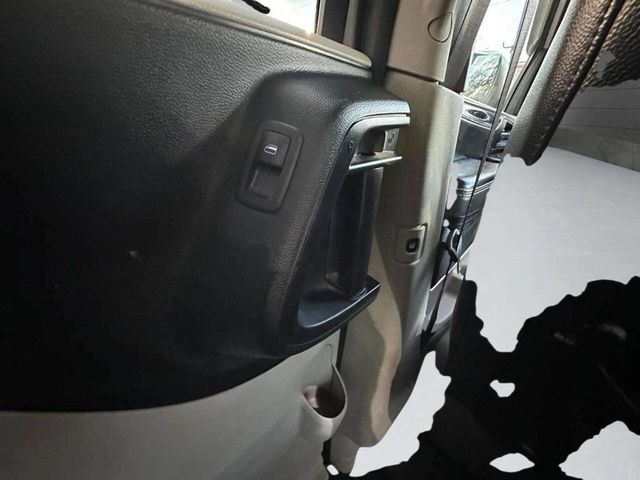 2015 Chrysler Town & Country 4dr Wagon Touring - 22937883 - 38