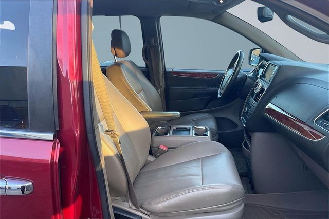 2015 Chrysler Town & Country 4dr Wagon Touring - 22970011 - 13