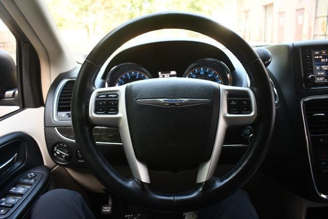 2015 Chrysler Town & Country 4dr Wagon Touring-L - 23044395 - 17