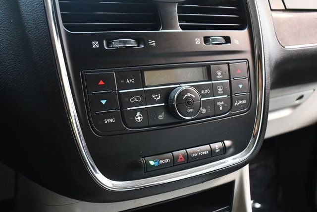 2015 Chrysler Town & Country 4dr Wagon Touring-L - 23044395 - 23