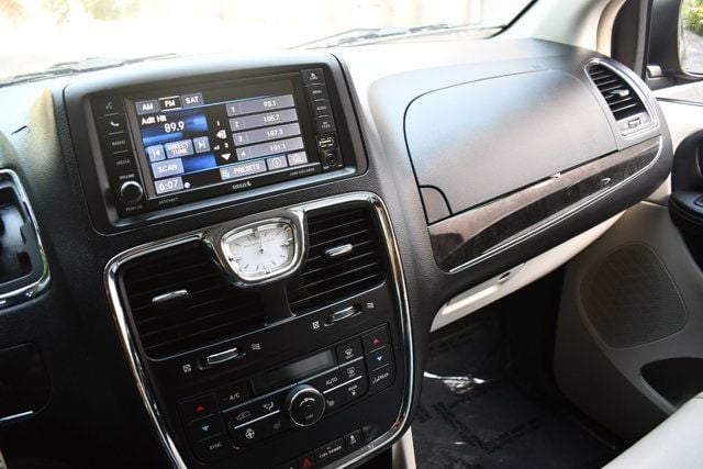 2015 Chrysler Town & Country 4dr Wagon Touring-L - 23044395 - 24