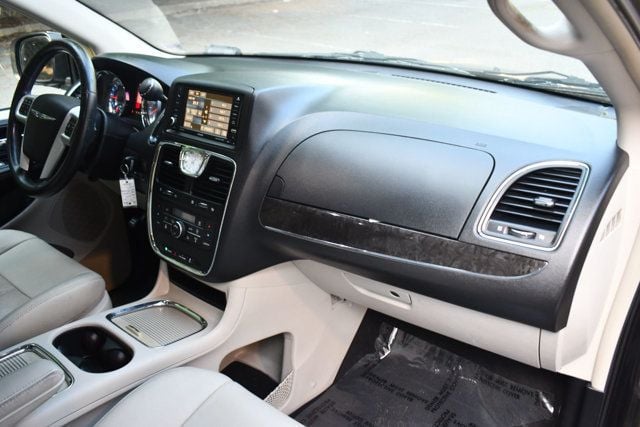 2015 Chrysler Town & Country 4dr Wagon Touring-L - 23044395 - 27