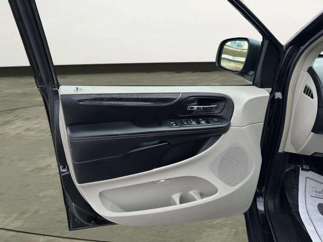 2015 Chrysler Town & Country 4dr Wagon Touring-L - 22981227 - 9