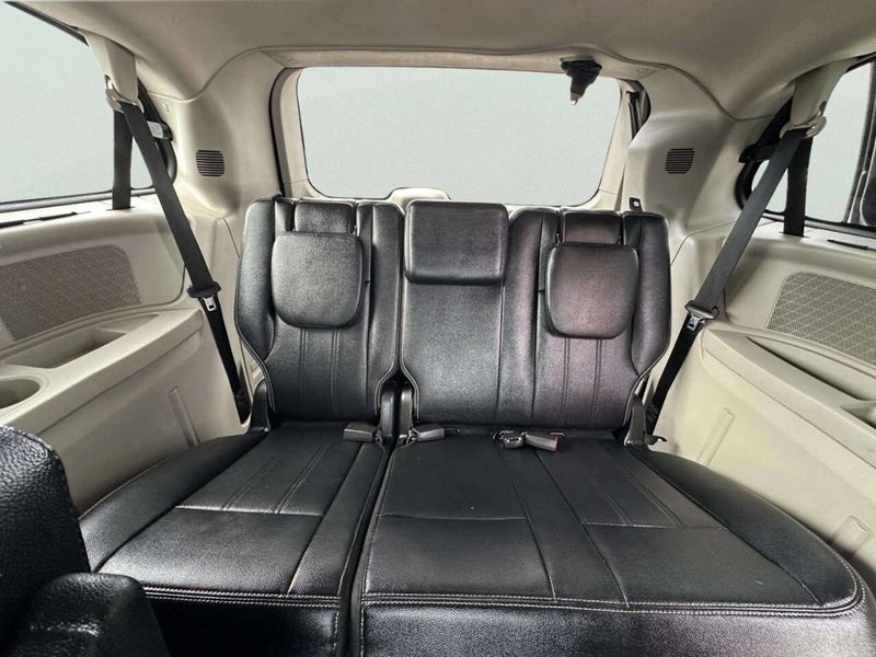 2015 Chrysler Town & Country 4dr Wagon Touring-L - 22981227 - 11