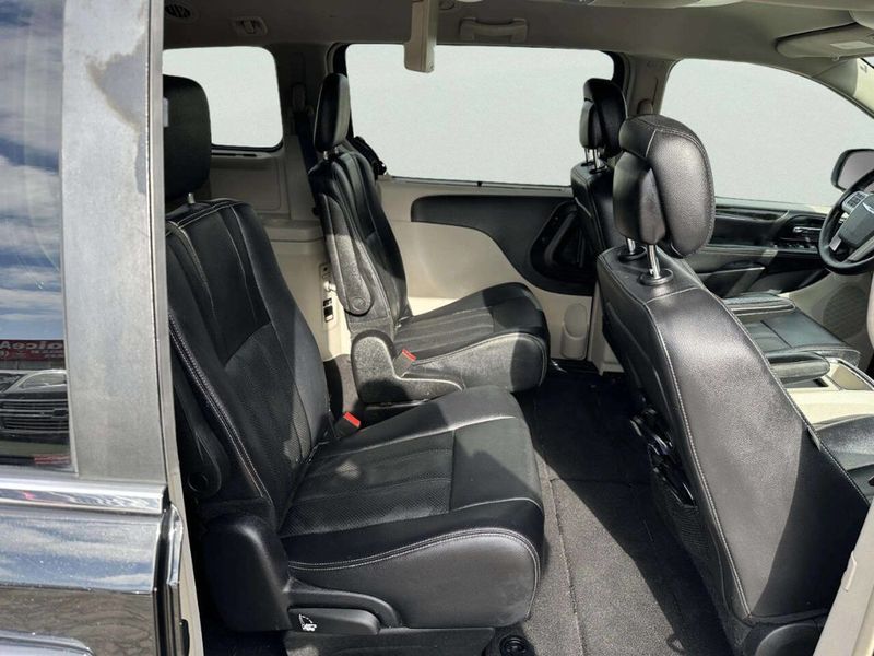 2015 Chrysler Town & Country 4dr Wagon Touring-L - 22981227 - 15