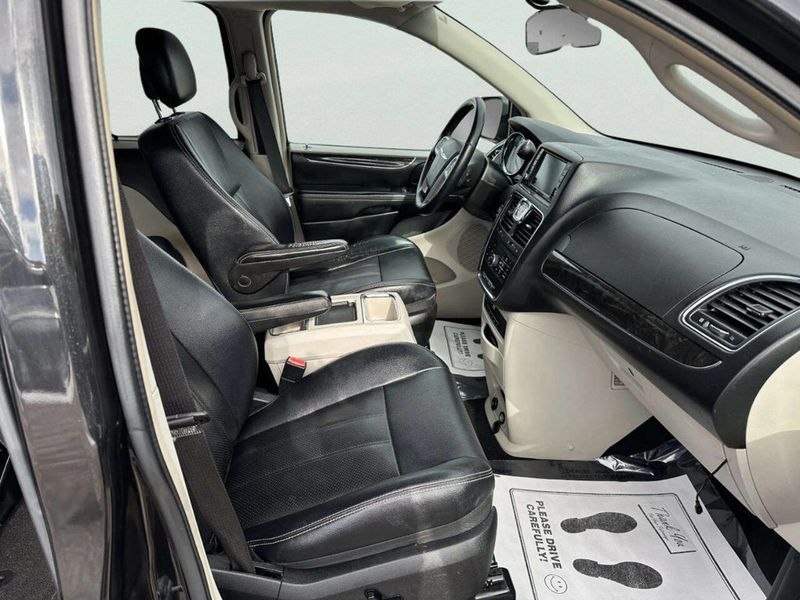 2015 Chrysler Town & Country 4dr Wagon Touring-L - 22981227 - 16