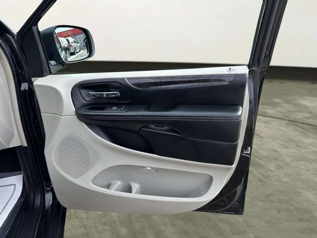 2015 Chrysler Town & Country 4dr Wagon Touring-L - 22981227 - 17