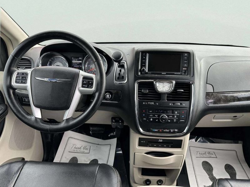 2015 Chrysler Town & Country 4dr Wagon Touring-L - 22981227 - 19