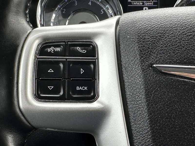 2015 Chrysler Town & Country 4dr Wagon Touring-L - 22981227 - 30