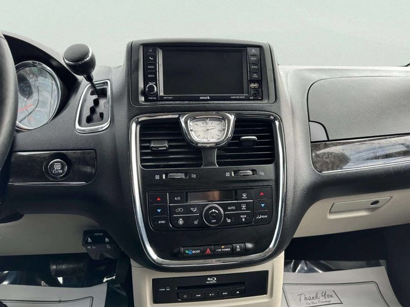 2015 Chrysler Town & Country 4dr Wagon Touring-L - 22981227 - 32