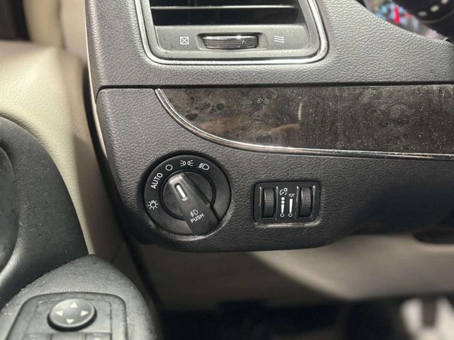 2015 Chrysler Town & Country 4dr Wagon Touring-L - 22995192 - 35