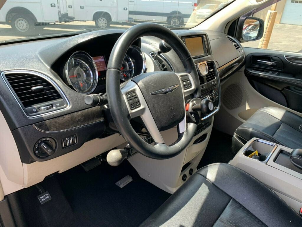 2015 Chrysler Town & Country 4dr Wagon Touring-L 1-OWNER LOW MILES HANDICAP ACCESSIBLE W/TV - 23028910 - 31