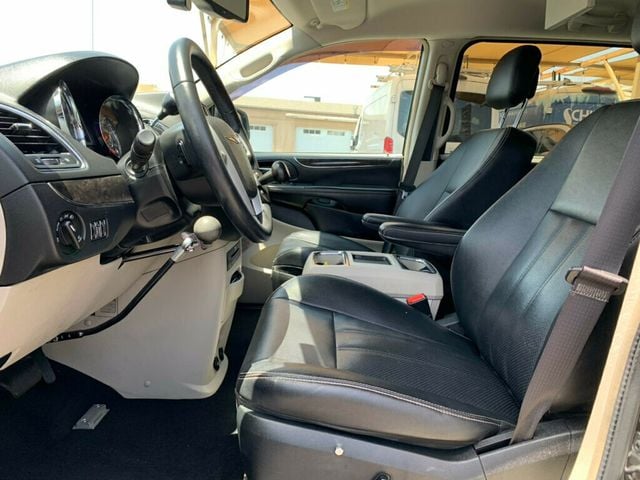 2015 Chrysler Town & Country 4dr Wagon Touring-L 1-OWNER LOW MILES HANDICAP ACCESSIBLE W/TV - 23028910 - 32