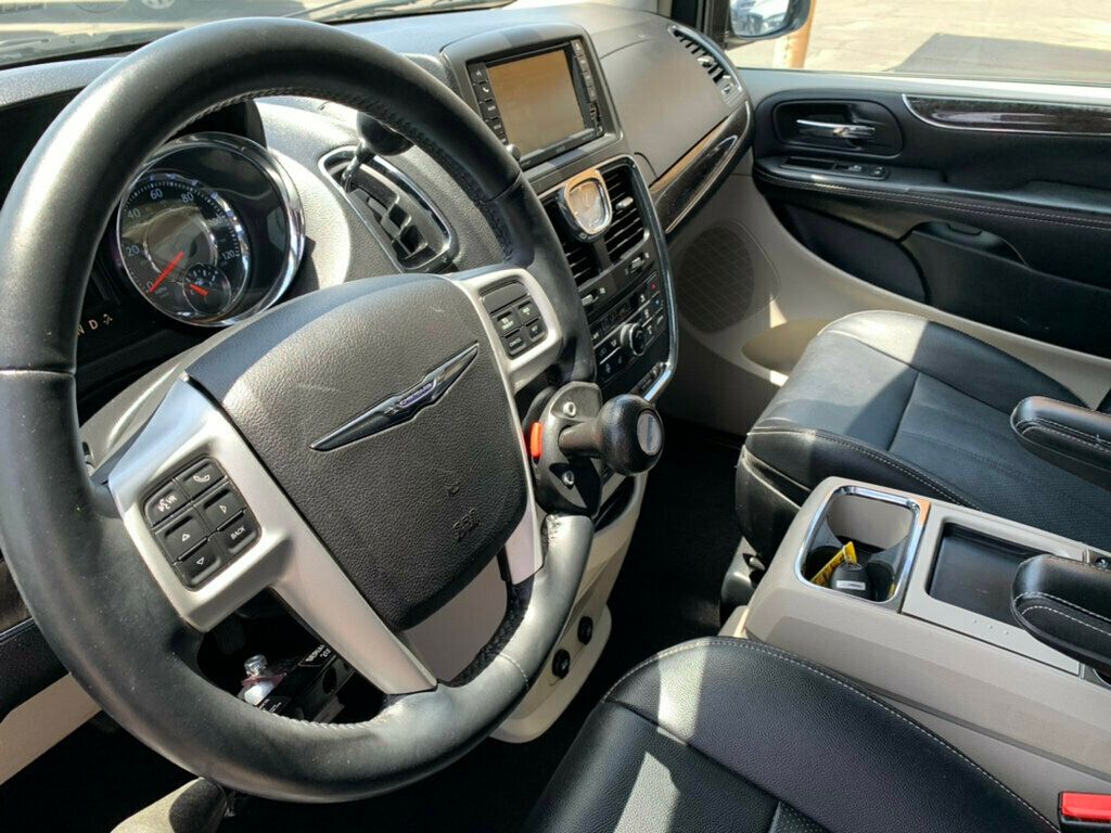 2015 Chrysler Town & Country 4dr Wagon Touring-L 1-OWNER LOW MILES HANDICAP ACCESSIBLE W/TV - 23028910 - 34