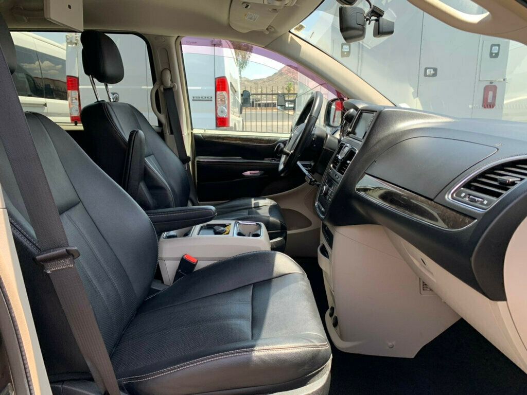 2015 Chrysler Town & Country 4dr Wagon Touring-L 1-OWNER LOW MILES HANDICAP ACCESSIBLE W/TV - 23028910 - 52