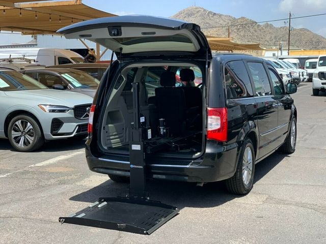 2015 Chrysler Town & Country 4dr Wagon Touring-L 1-OWNER LOW MILES HANDICAP ACCESSIBLE W/TV - 23028910 - 5