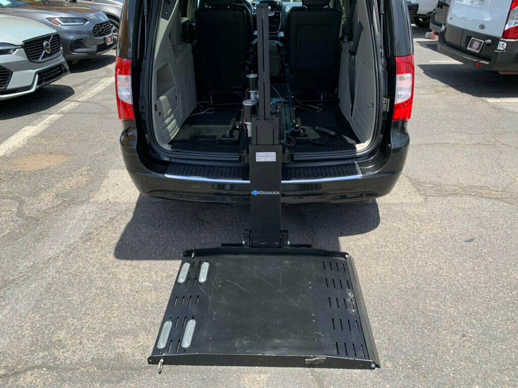 2015 Chrysler Town & Country 4dr Wagon Touring-L 1-OWNER LOW MILES HANDICAP ACCESSIBLE W/TV - 23028910 - 7