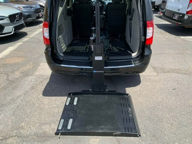 2015 Chrysler Town & Country 4dr Wagon Touring-L 1-OWNER LOW MILES HANDICAP ACCESSIBLE W/TV - 23028910 - 7