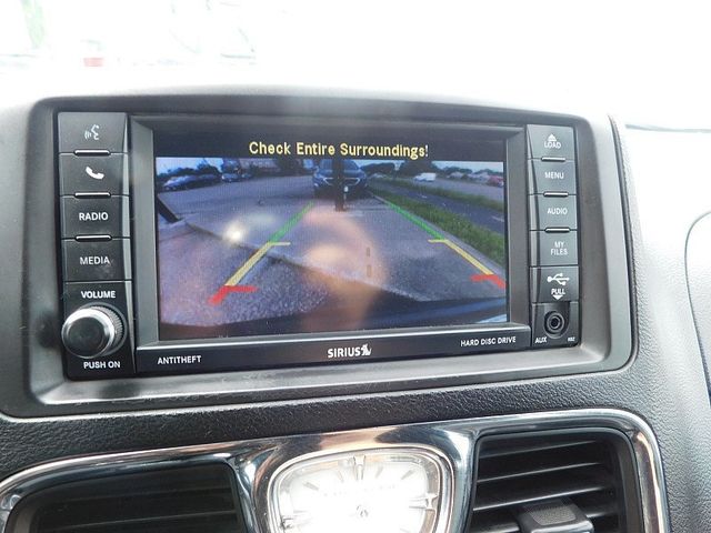 2015 Chrysler Town & Country 4d Wagon S - 22867397 - 13