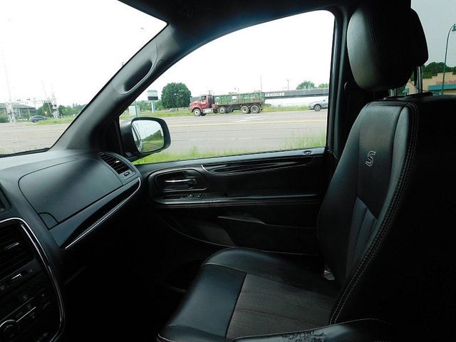 2015 Chrysler Town & Country 4d Wagon S - 22867397 - 14